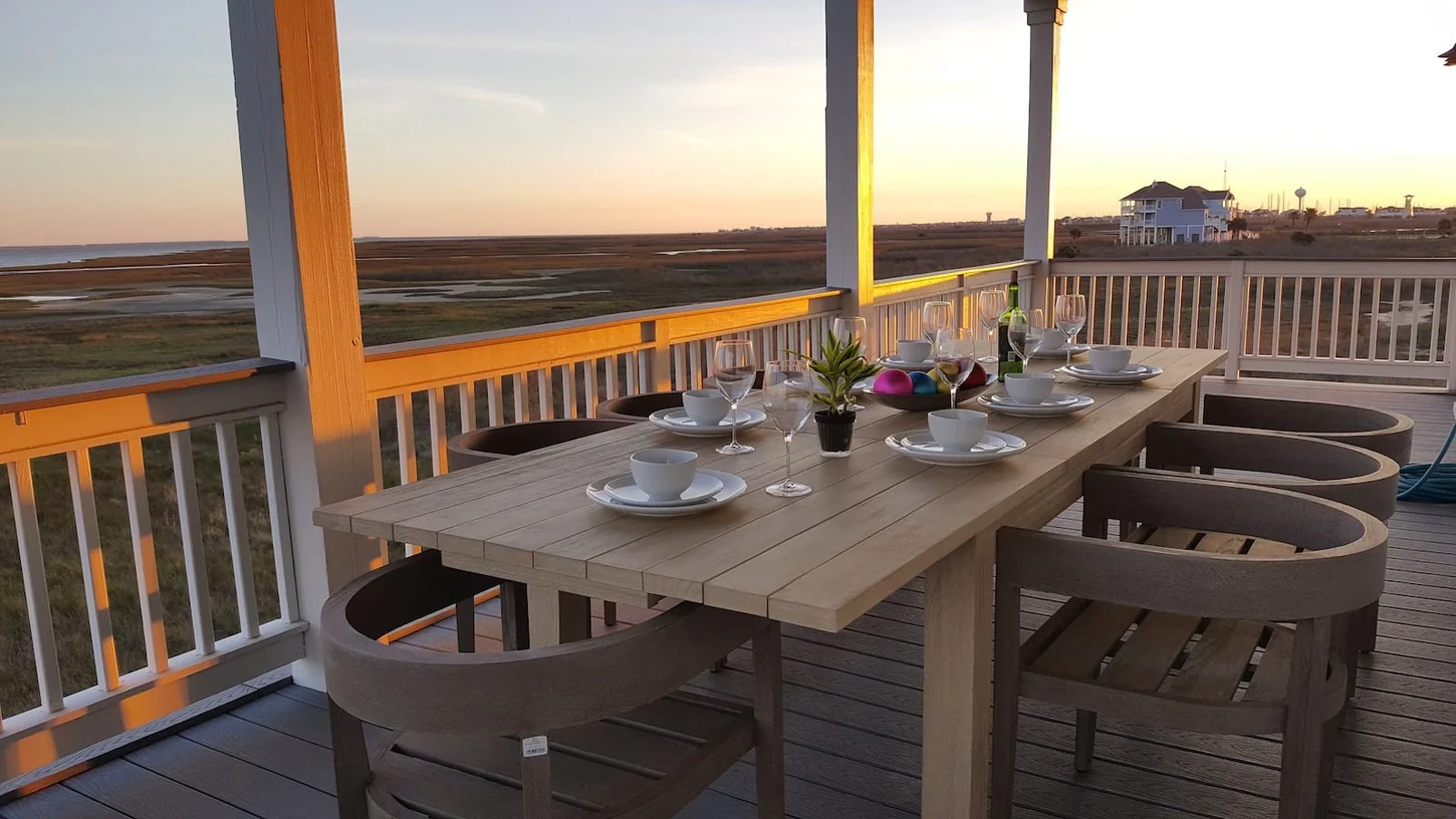 Dining table on the bay-facing deck of Heaven on Bay
